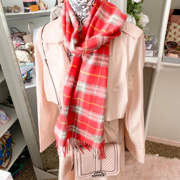 Classic Vintage Check Cashmere Scarf| Burberry - Picture 7 of 8
